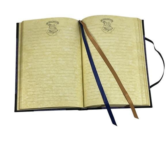 Harry Potter Hogwarts Warner Bros Lined Paper Journal with Die-Cast Metal Crest - Picture 11 of 12